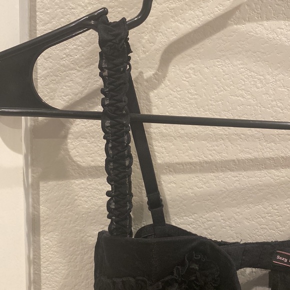 EUC Victoria’s Secret Sexy Little Things Size 34D Ruched Lingerie Garders black - Picture 7 of 12